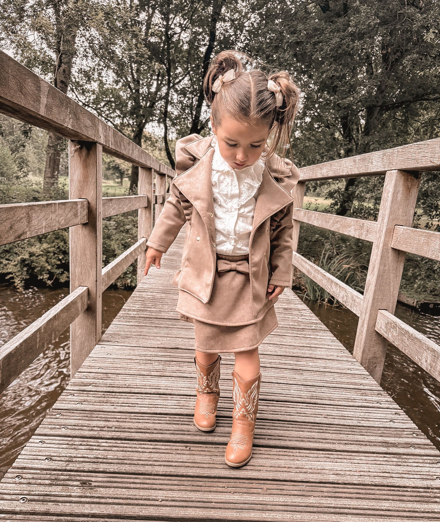 Babykleding - Tussenjas suède taupe Livia