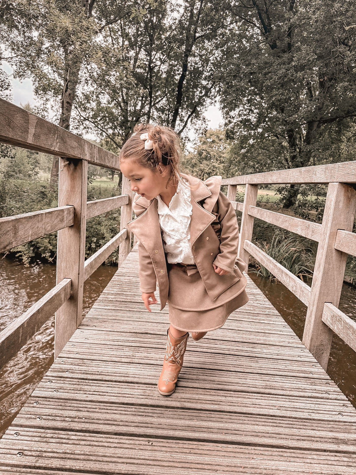 Babykleding - Tussenjas suède taupe Livia