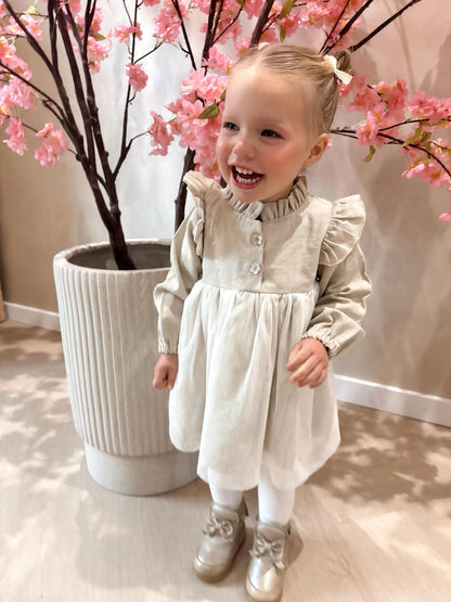 Beige hydrofiel jurkje met knoopjes voorzien van een tule aangenaaid rokje voor kinderen